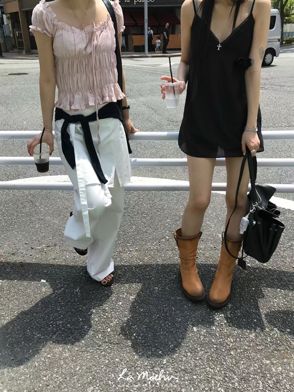 荷葉滾邊繞脖抓皺平口上衣